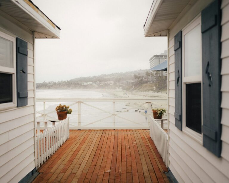 Can you put vinyl flooring on deck?